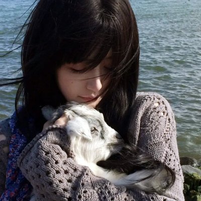 穿黄靴子的女孩
